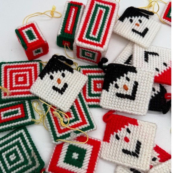 VTG  Handmade Christmas Ornaments Knit Plastic Canvas Santa Snowman 50 pc Lot‎ - Picture 5 of 6